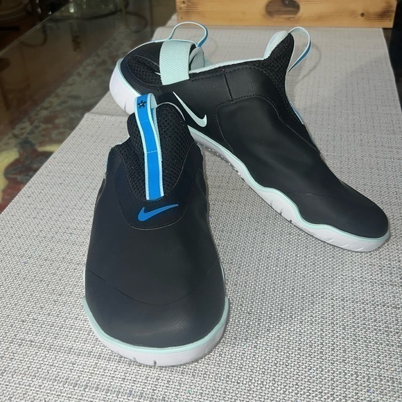 Nike Shoes - Nike "Zoom Pulse" UNISEX Nurse Shoes/Sneakers size 42.5 /9 men , or 9.5-10 women